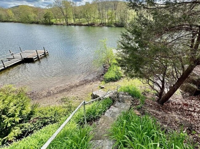 Building Photo - 11 Bogus Hill Rd