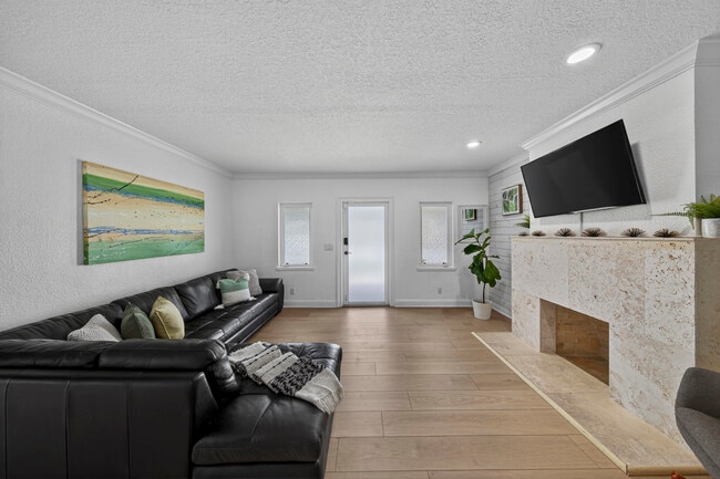 Building Photo - 510 NE 8th Ave