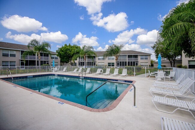 Building Photo - PRICE DROP!! UNFURNISHED ANNUAL RENTAL. CL...