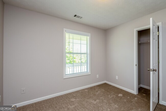 Building Photo - 315 Hunters Trce