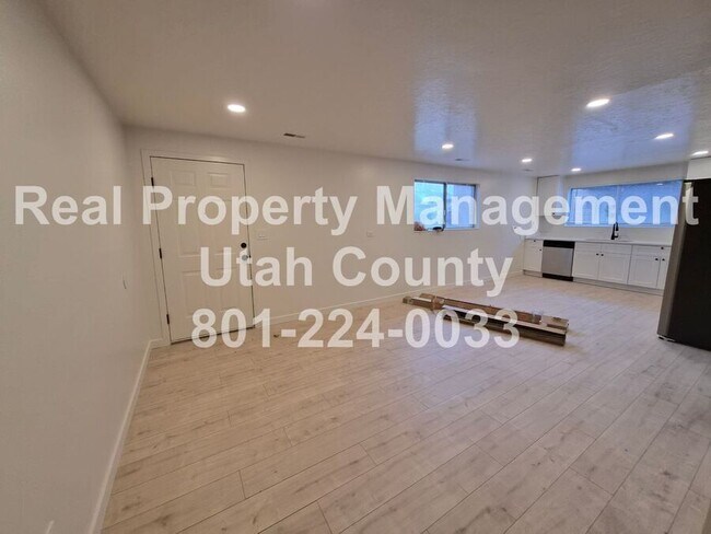 Building Photo - 1146 W 100 N