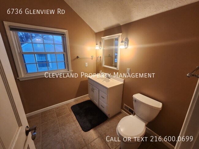 Building Photo - 6736 Glenview Rd