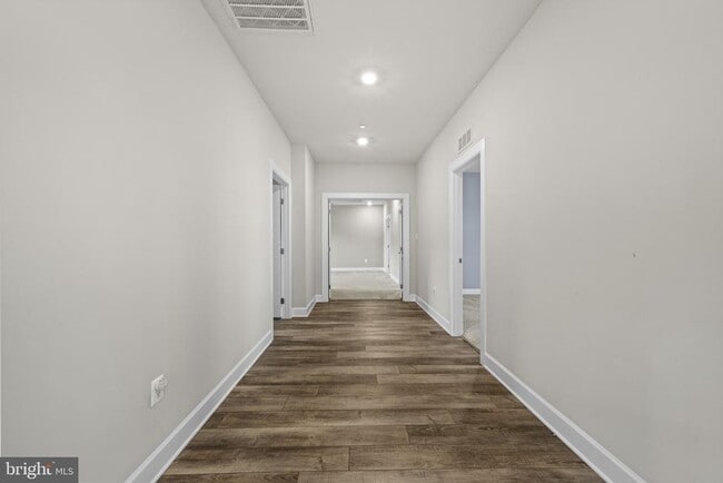 Building Photo - 7147 Starmount Ct