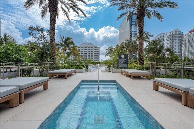 Building Photo - 951 Brickell Ave