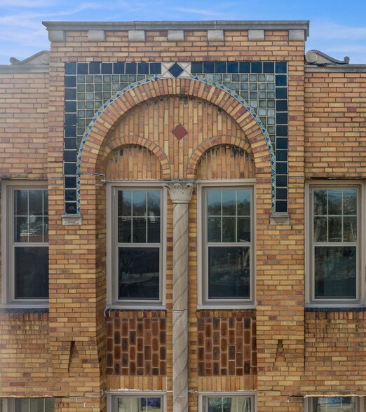 Building Photo - 14841 Kercheval St