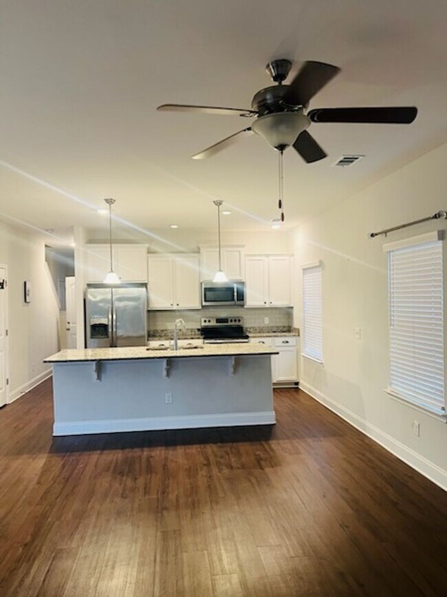 Building Photo - Townhome in Desirable Sterling Links - AVAILABLE NOW