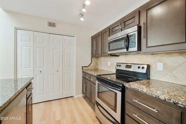 Building Photo - 11333 N 92nd St