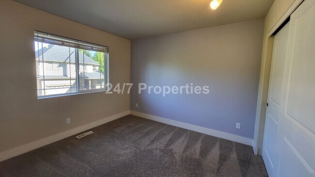 Building Photo - Picturesque 4BD | 2.5 BA - South Beaverton
