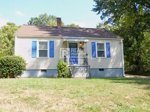 Building Photo - Adorable 2 BR/1 BA Home w/ Fenced Yard