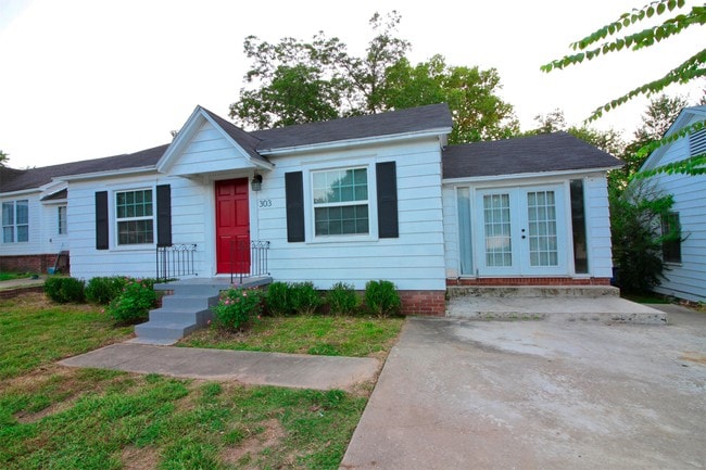 Building Photo - 303 N 43rd St