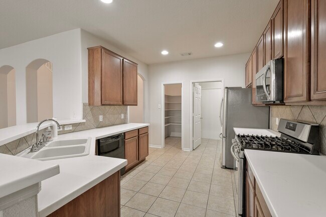 Building Photo - 2107 Auburn Vale St