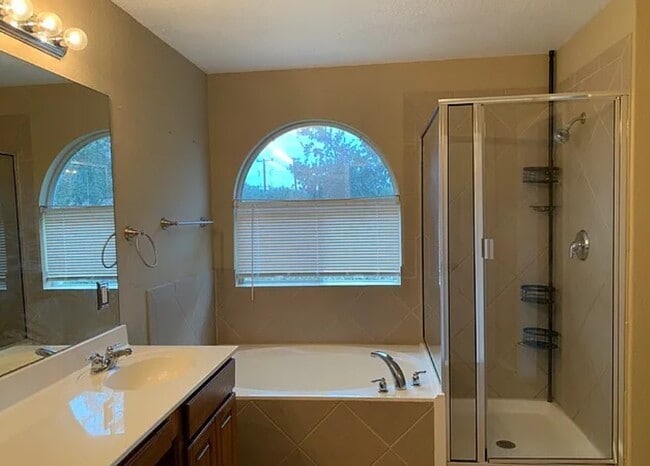 Building Photo - 15114 Wing Heart