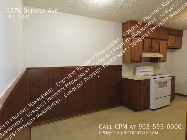 Building Photo - Water Paid! Cozy 2 Bedroom Duplex w/Fenced...