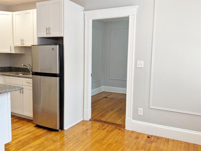 Building Photo - 41 Ivaloo St