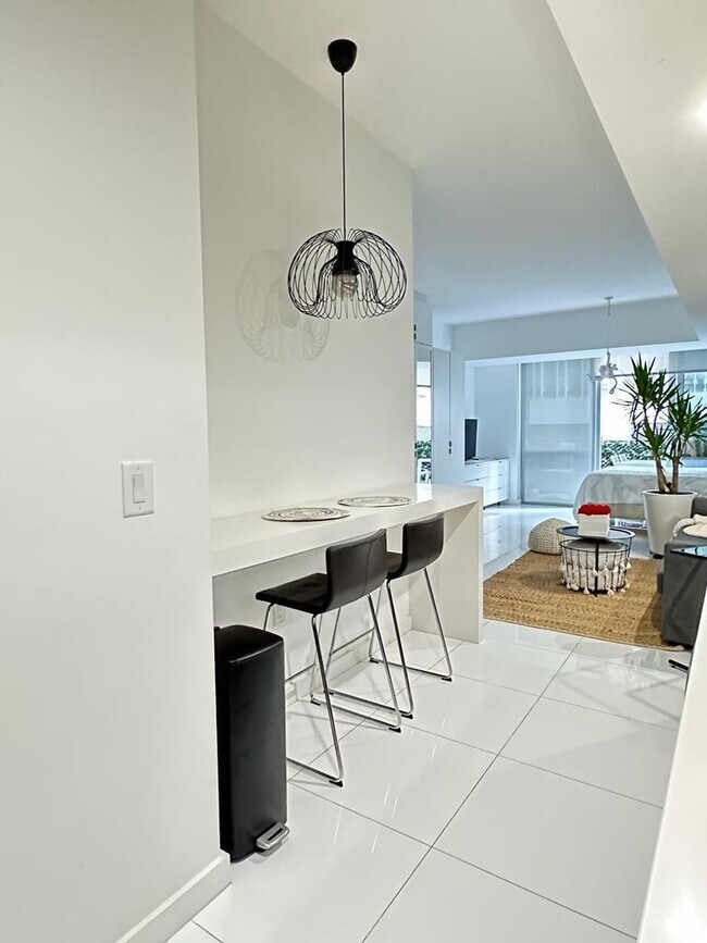 Building Photo - 851 NE 1st Ave