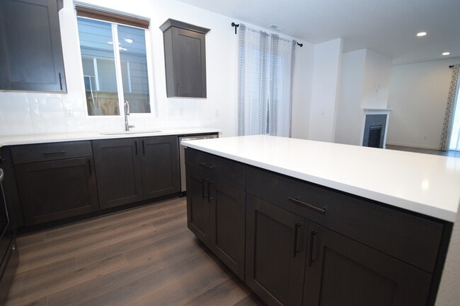 Building Photo - 828 S 24th Ave