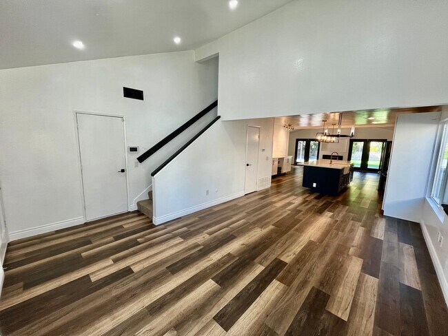 Building Photo - Updated 4B 2BA Home in Paradise Hills w/ S...