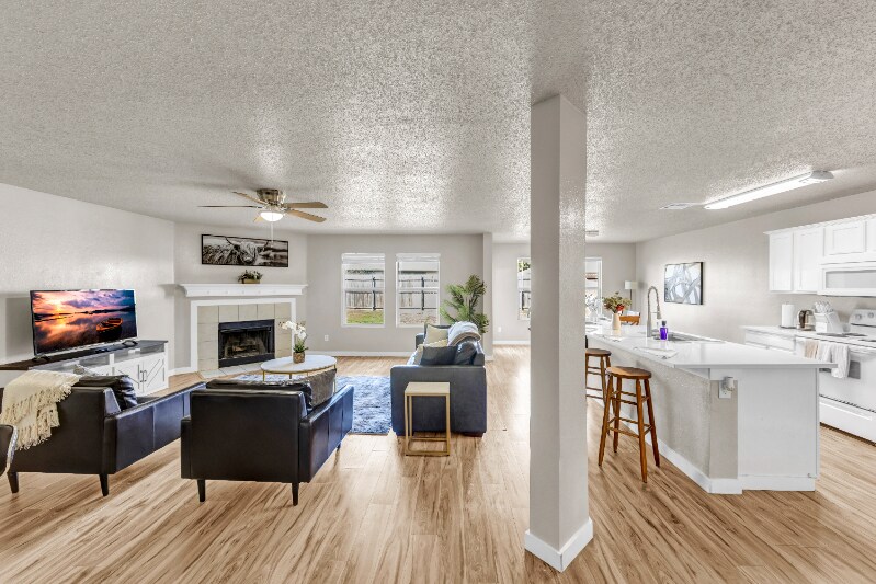 Building Photo - 9924 George Washington Dr