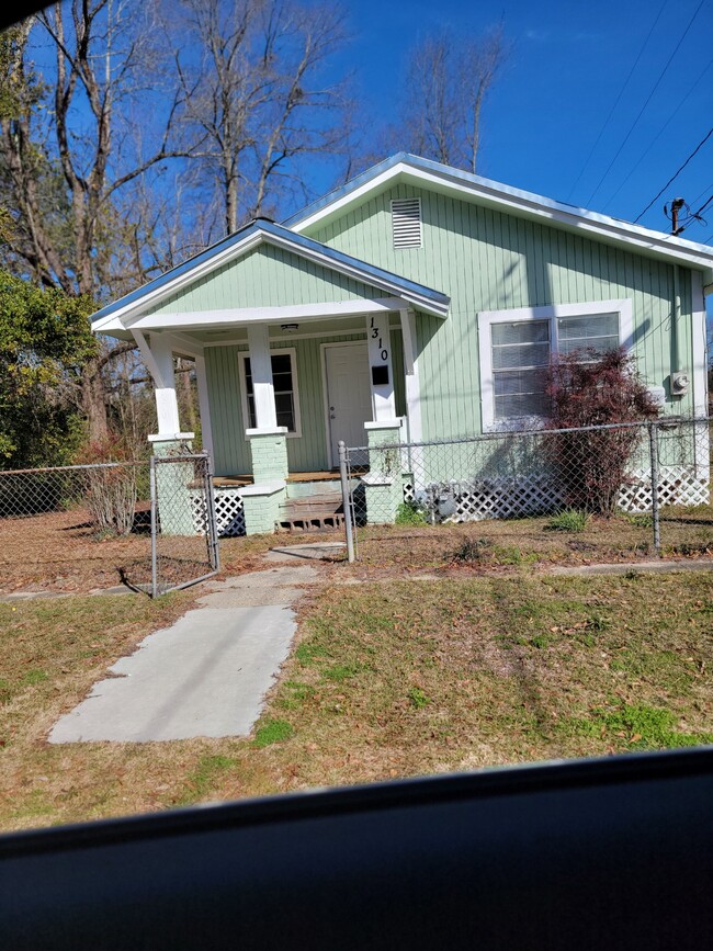 Primary Photo - 1310 Elizabeth Ave