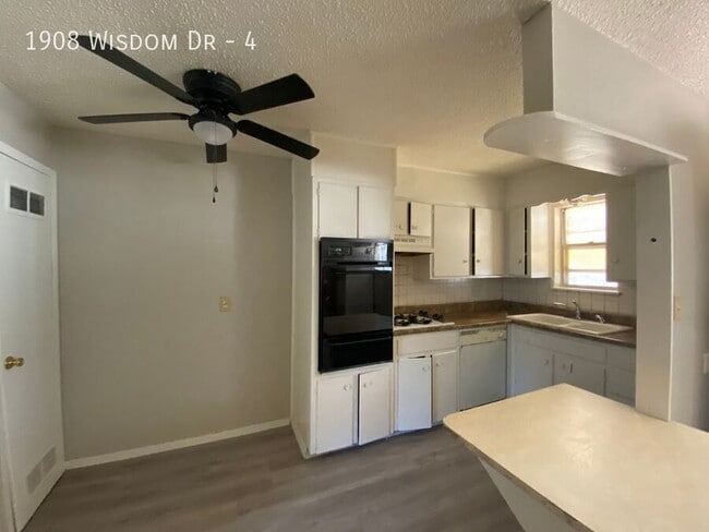 Building Photo - 1908 Wisdom Dr