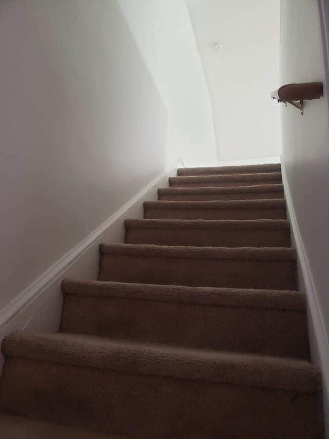 Building Photo - 409 E Orange St