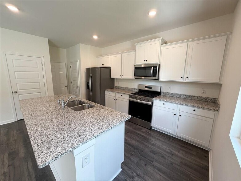 Building Photo - 174 Woodbrook Trl