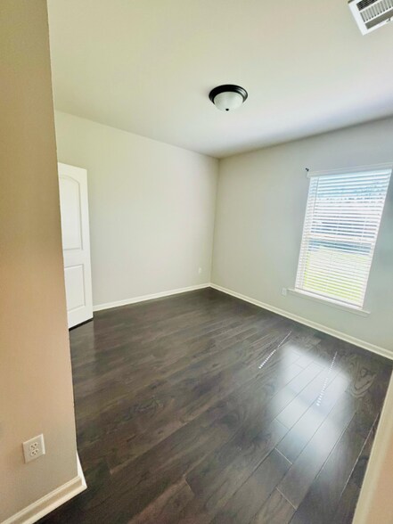 Building Photo - 4739 Viola Farms Dr