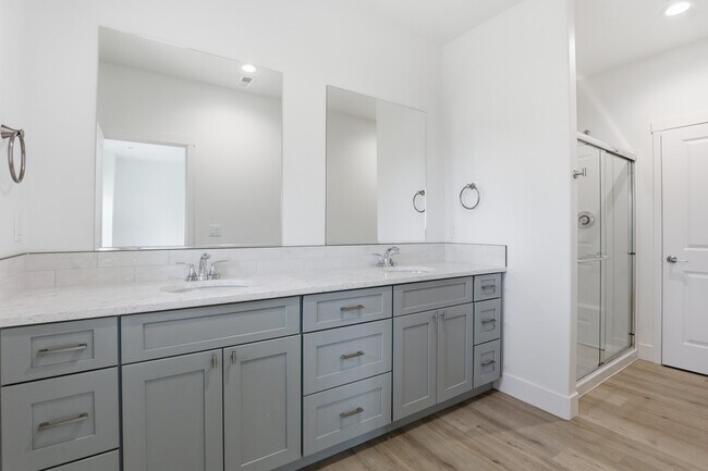 Building Photo - 631 Creative Way