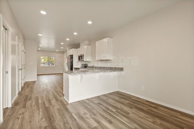 Building Photo - 1682 SW Salmon Ave