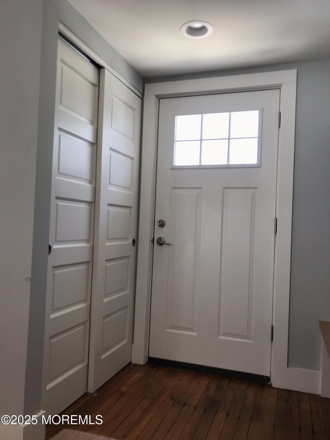 Building Photo - 807 Ridge Ave