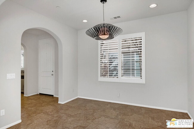 Building Photo - 607 Calle Vibrante