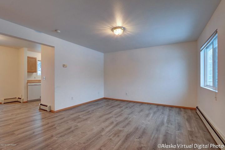 Building Photo - 1055 E Klatt Rd