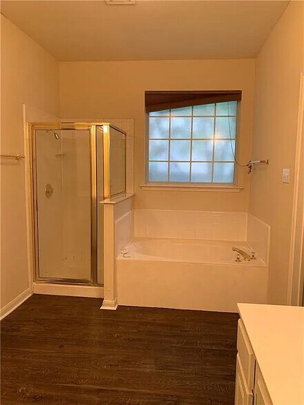 Building Photo - Room in House on Fort Grant Dr