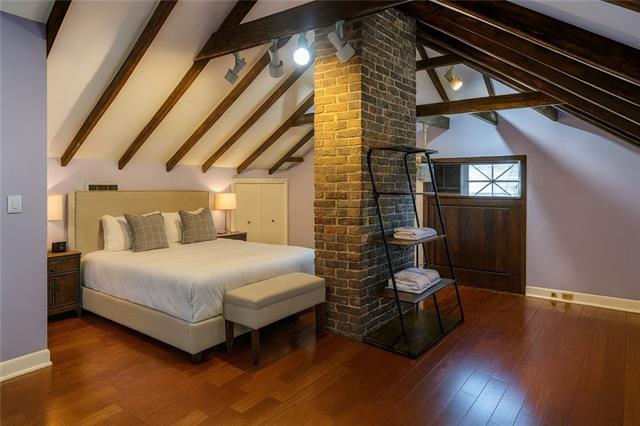 Building Photo - 1000 St Philip St