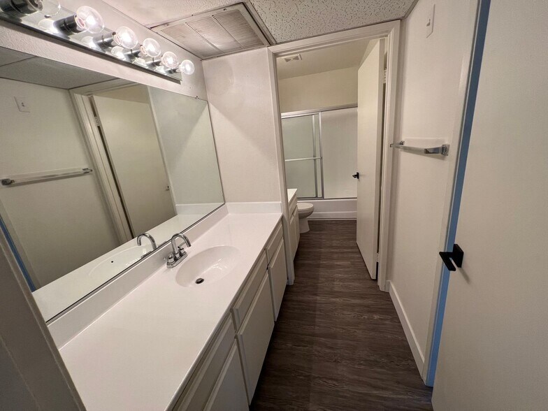 Building Photo - 3722 S Canfield Ave