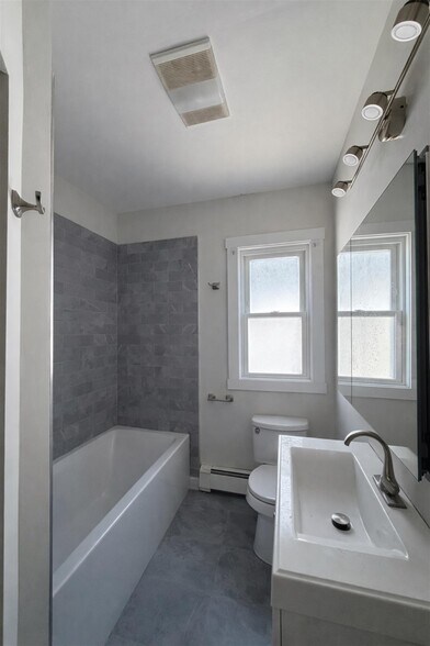 Building Photo - 441 Broadway