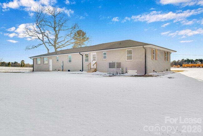 Building Photo - 2765 Long Cir