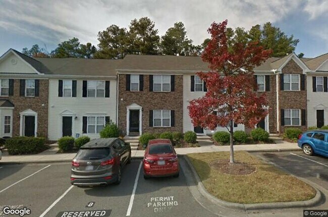 Building Photo - Beautiful Townhome