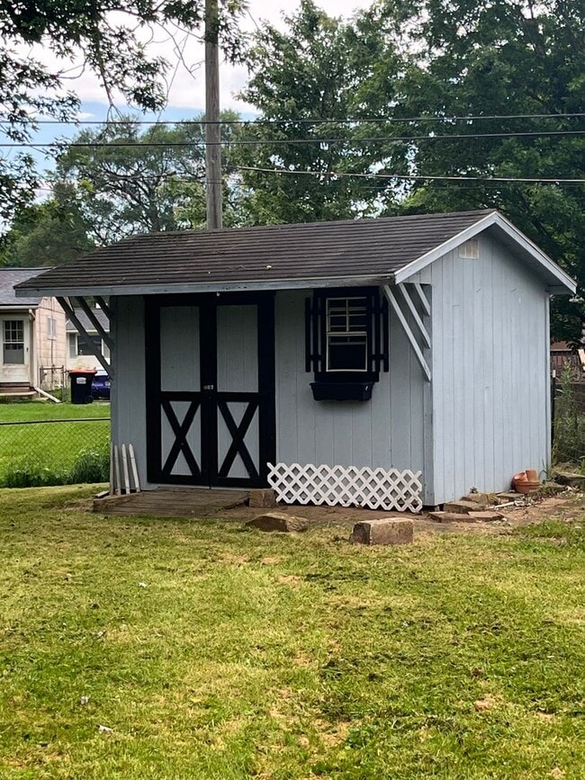 Building Photo - Ranch Home