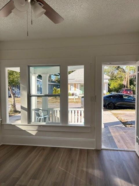 Building Photo - 911 Hart St