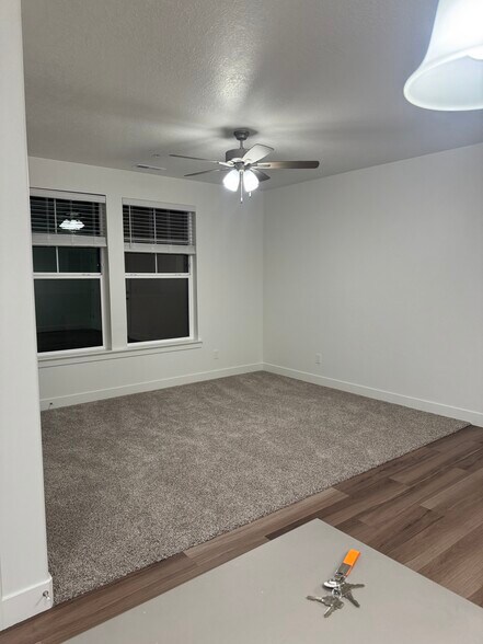 Living room - 874 N Hemsworth Way