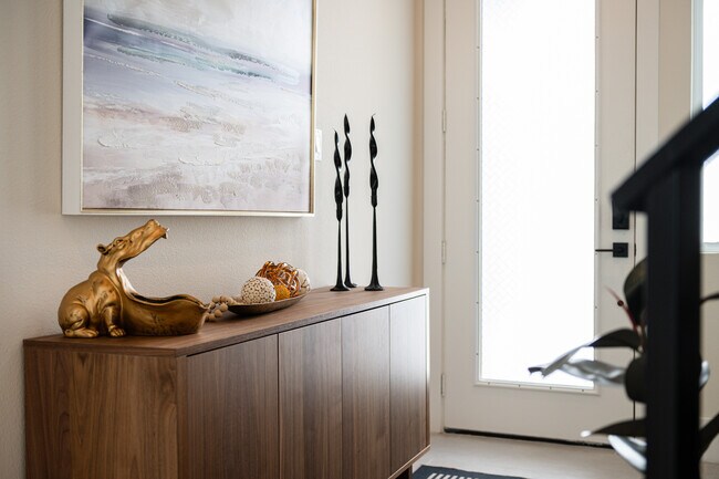 Building Photo - 913 Thompson St