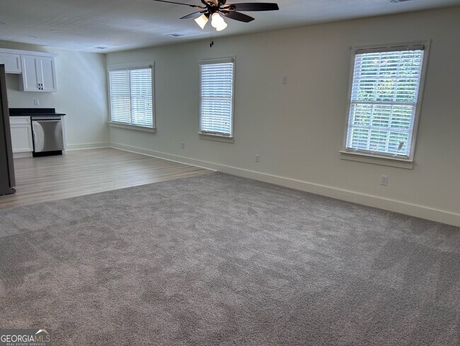 Building Photo - 426 W Highland Ave