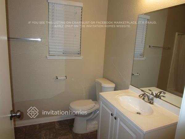 Building Photo - 13921 Pheasant Knoll Ln