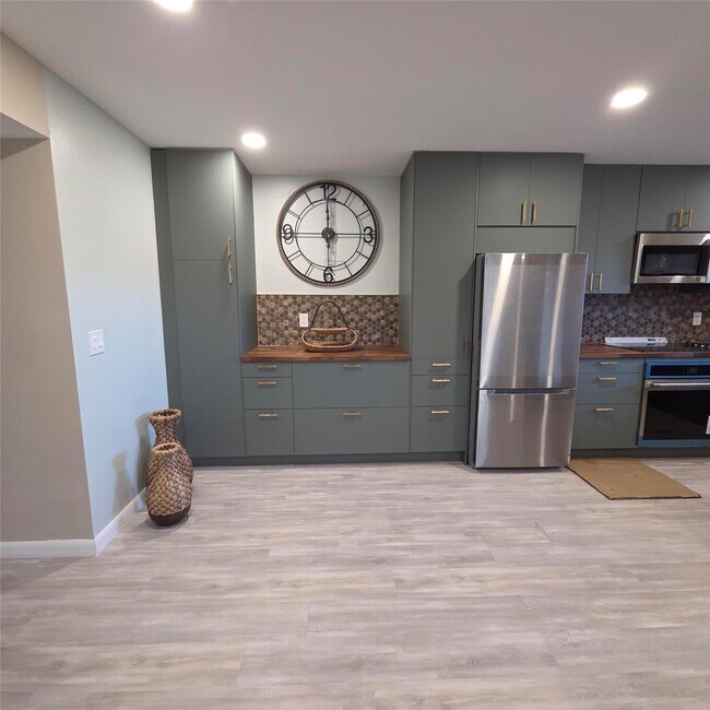 Building Photo - 5385 Lakefront Blvd