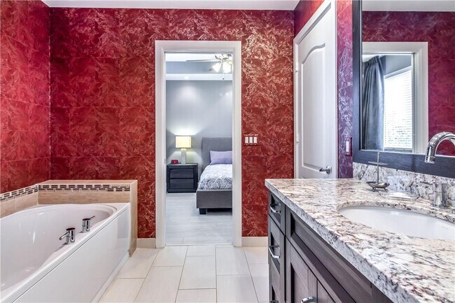 Building Photo - 340 Elm St