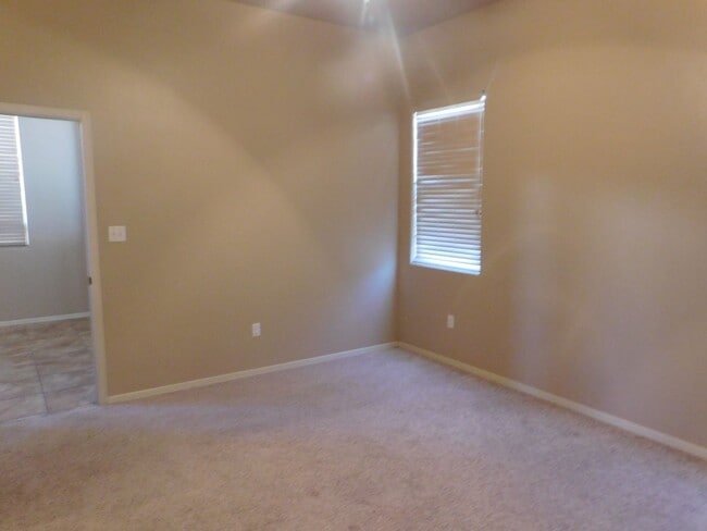 Building Photo - Beautiful 3 bedroom to bath house in the Sonoma Ranch Area.