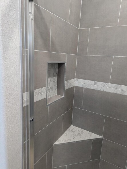 Tiled ensuite shower - 327 E Palomar St