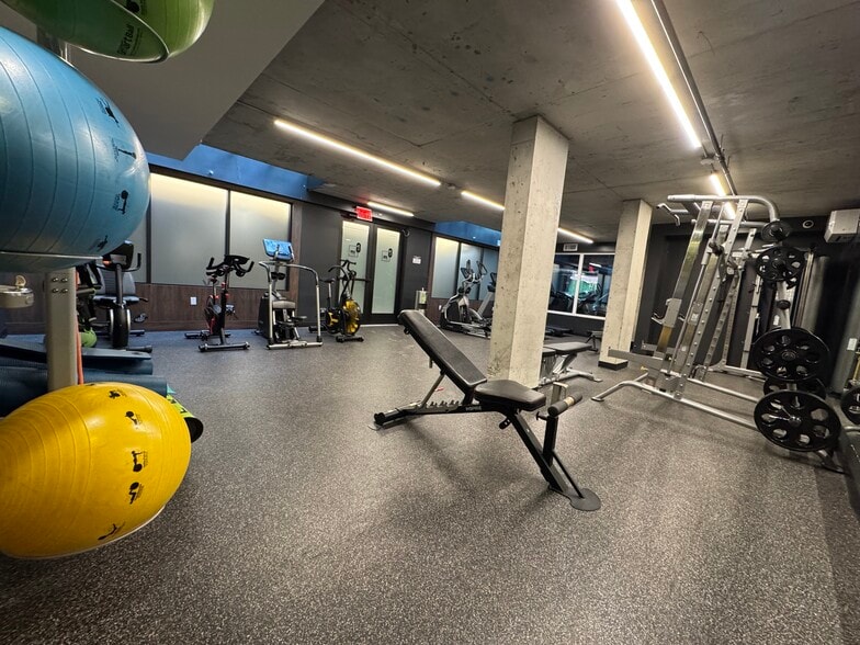 Building Photo - 150 Lenox Rd