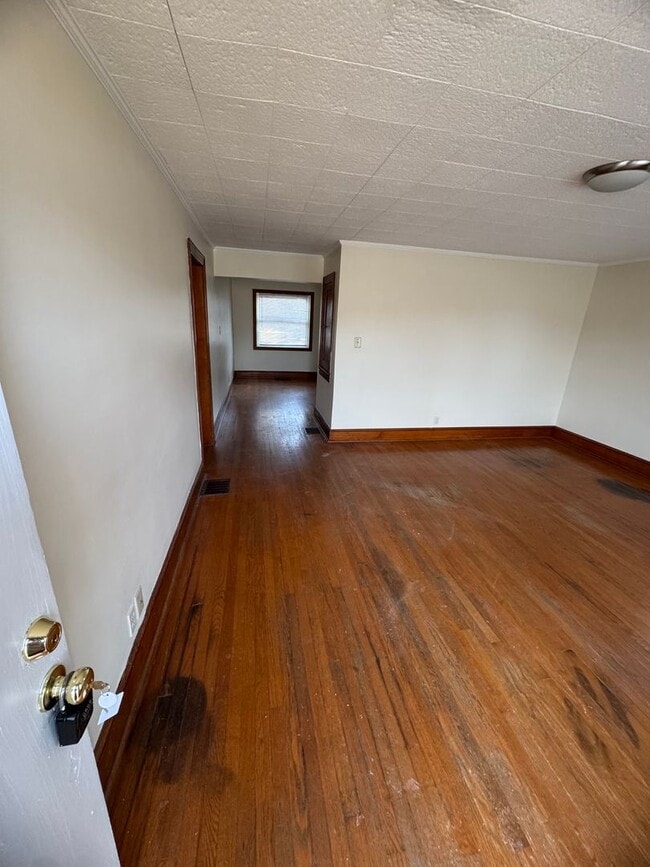 Building Photo - Charming 3 Bedroom 1.5 Bath Home